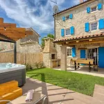 Nyaraló Casa Darel With Whirlpool