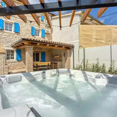 Nyaraló Casa Darel With Whirlpool Vižinada