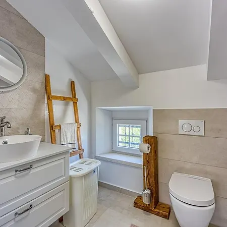 بيت للعطل Casa Darel With Whirlpool Vižinada