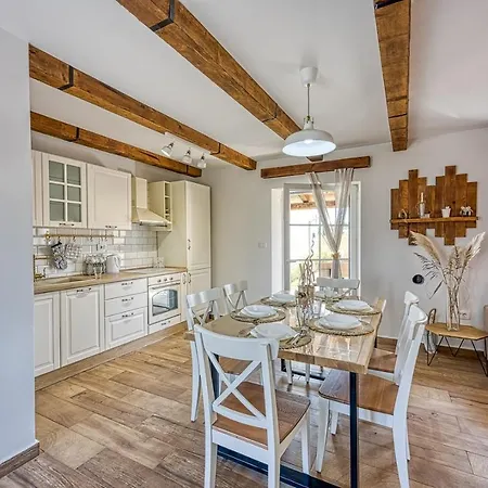 Casa Darel With Whirlpool بيت للعطل *