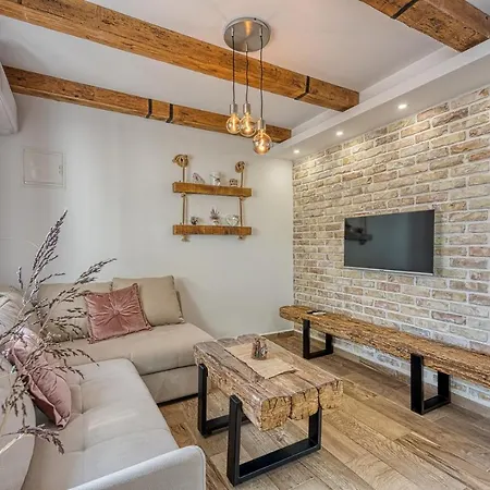 Casa Darel With Whirlpool Vikendica